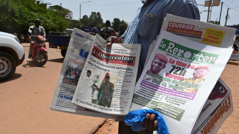 le ministre de l'Administration territoriale a justifié la décision en évoquant la non-conformité de l'Association des journalistes du Burkina Faso (AJB) aux exigences de la loi de 2015 sur les associations.