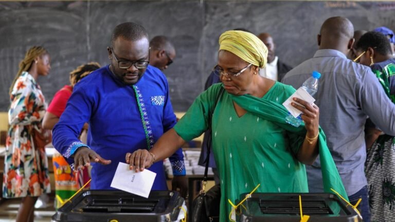 Au Gabon, le ministre de l'Intérieur, Hermann Immongault, a annoncé le dimanche 9 mars 2025, la liste des candidats aptes à participer au prochain scrutin.  