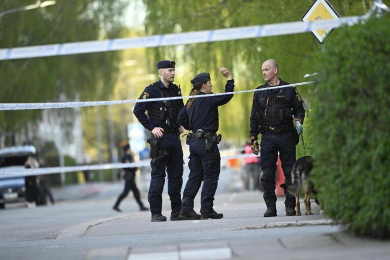 En Suède, un jeune de 16 ans a été appréhendé par la police ce mercredi 30 avril 2025, après une fusillade mardi soir dans le sud-est du pays.