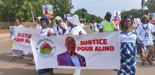 Marche devant l'ambassade de Côte d'Ivoire pour rendre justice à Alino Faso cyberactiviste