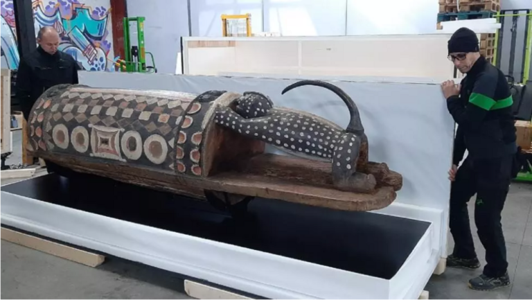 Le tambour parleur Djidji Ayôkwé