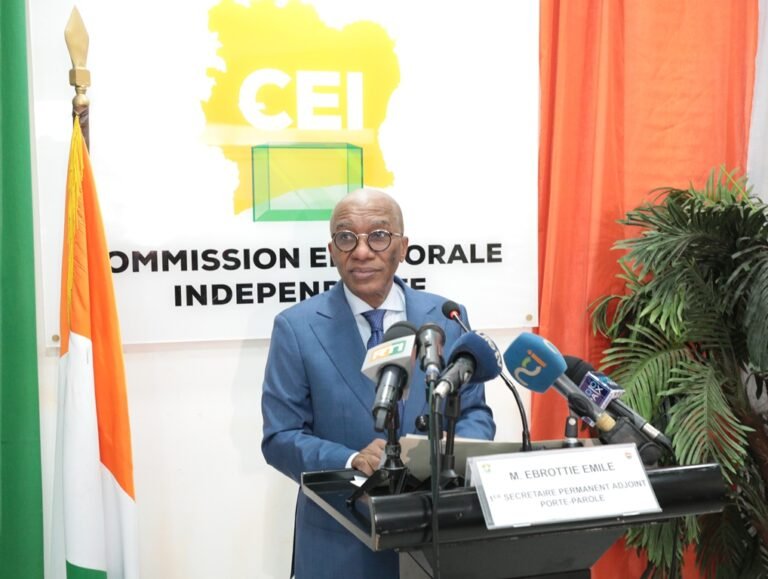 la Commission électorale indépendante (CEI) reçoit les dossiers de candidature