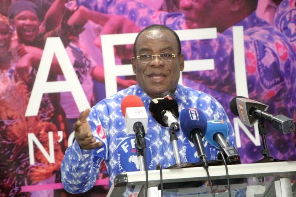 Pascal Affi N'guessan président du Front Populaire Ivoirien (FPI) à Abidjan, lors de la conférence de presse dans les locaux du FPI.