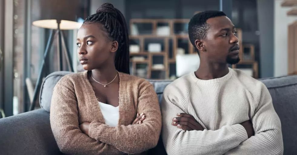 Une femme surprise après la demande de son ex de porter son premier enfant malgré sa nouvelle relation
