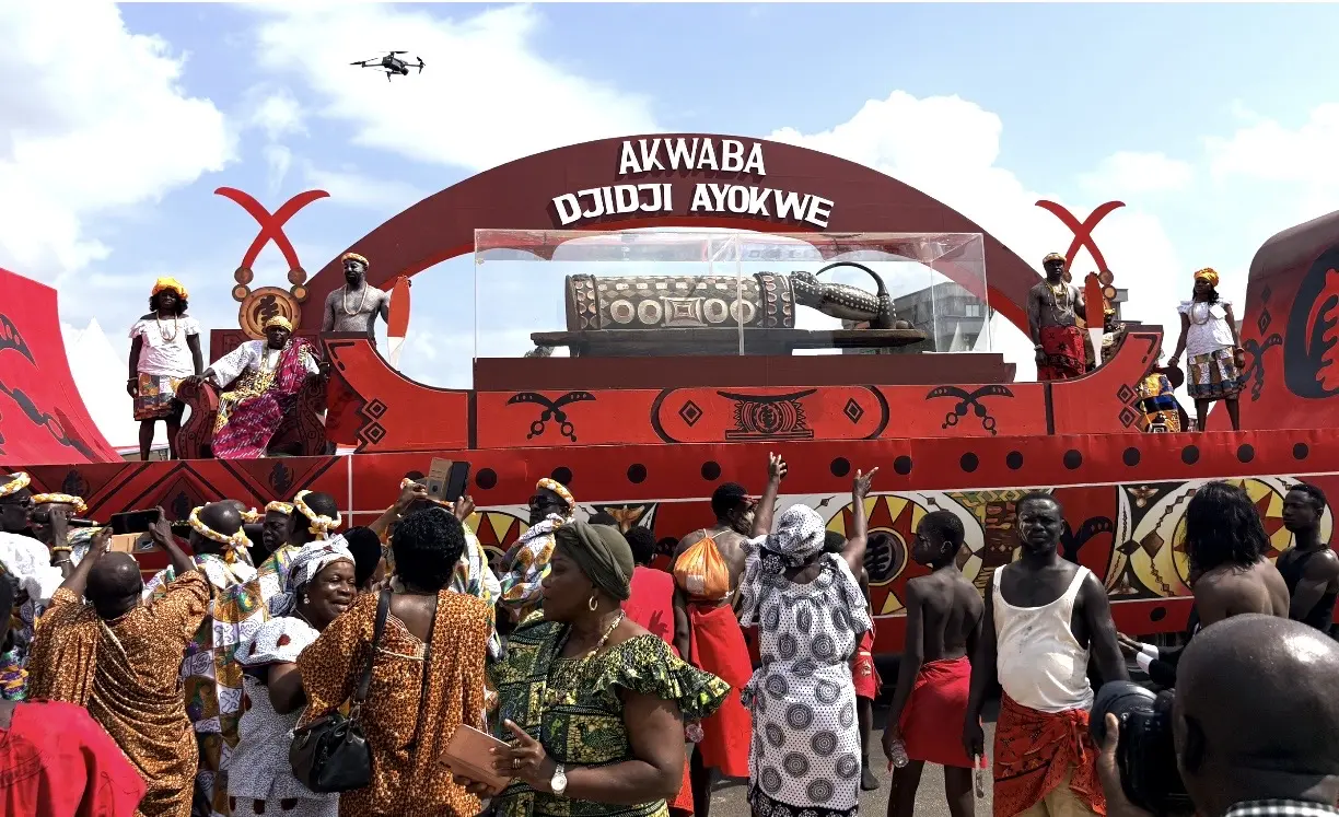 Accueil du Djidji Ayôkwé par la communauté Ébrié à Adjamé-village