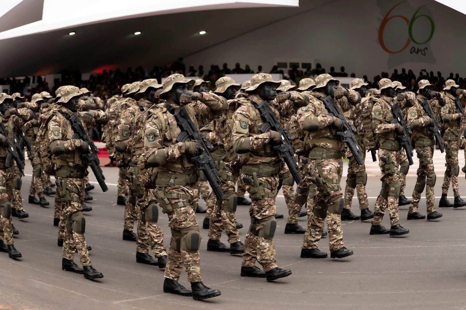 Équipements militaires de Côte d’Ivoire présentés lors du défilé de l’indépendance à Yopougon