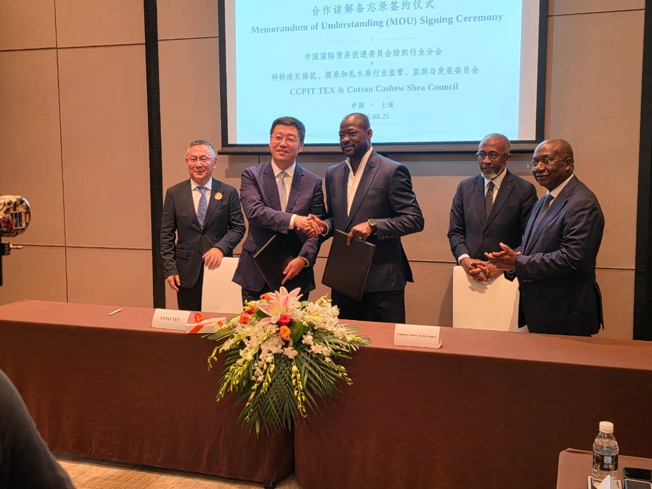 Côte d’Ivoire et Chine signent un accord pour développer le textile ivoirien à Shanghai