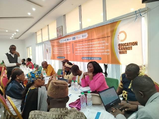 Éducation inclusive au Cameroun avec des jeunes apprenants en langue des signes